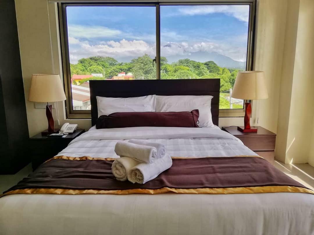 2205 Suites Lucena Luaran gambar